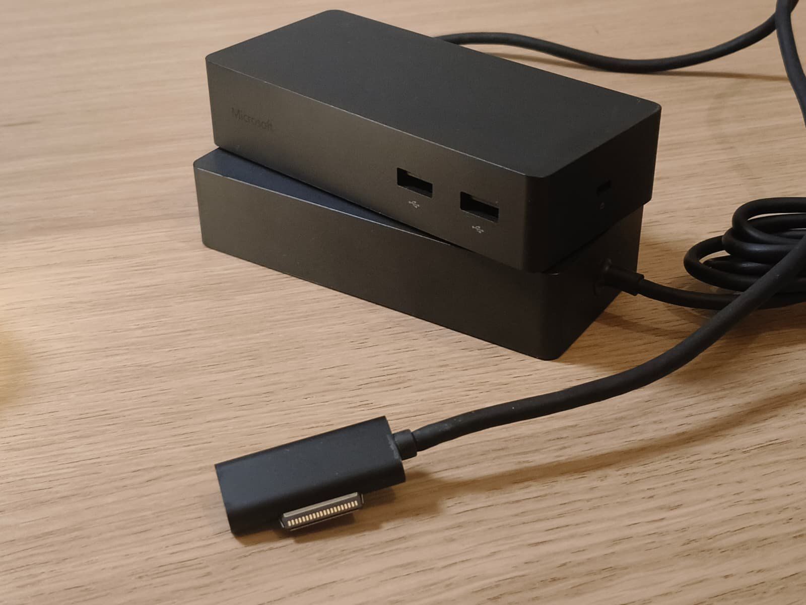 Docking station: Microsoft Surface Dock - Komplett & in gutem Zustand – Usato da Zürich venduto da DonBodo