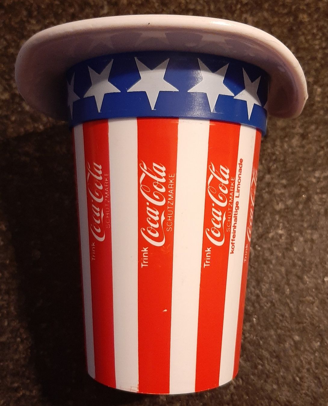 Coca-Cola Bicchieri: Verre Coca-Cola chapeau – Usato da Montet (Glâne) venduto da Koada2 3