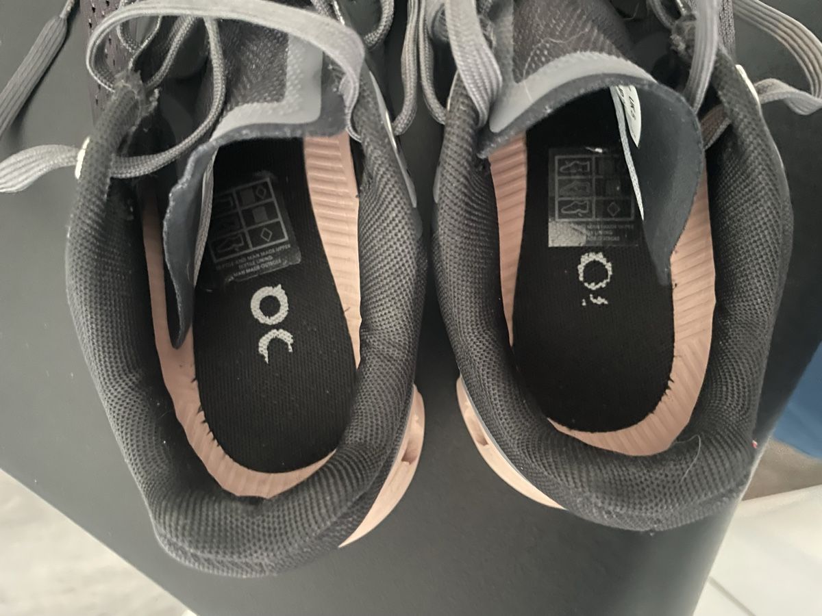 On Chaussures femmes: OnCloud On Cloud Running Shoes 37,5 – D'occasion à Unterägeri par Rogucha 2