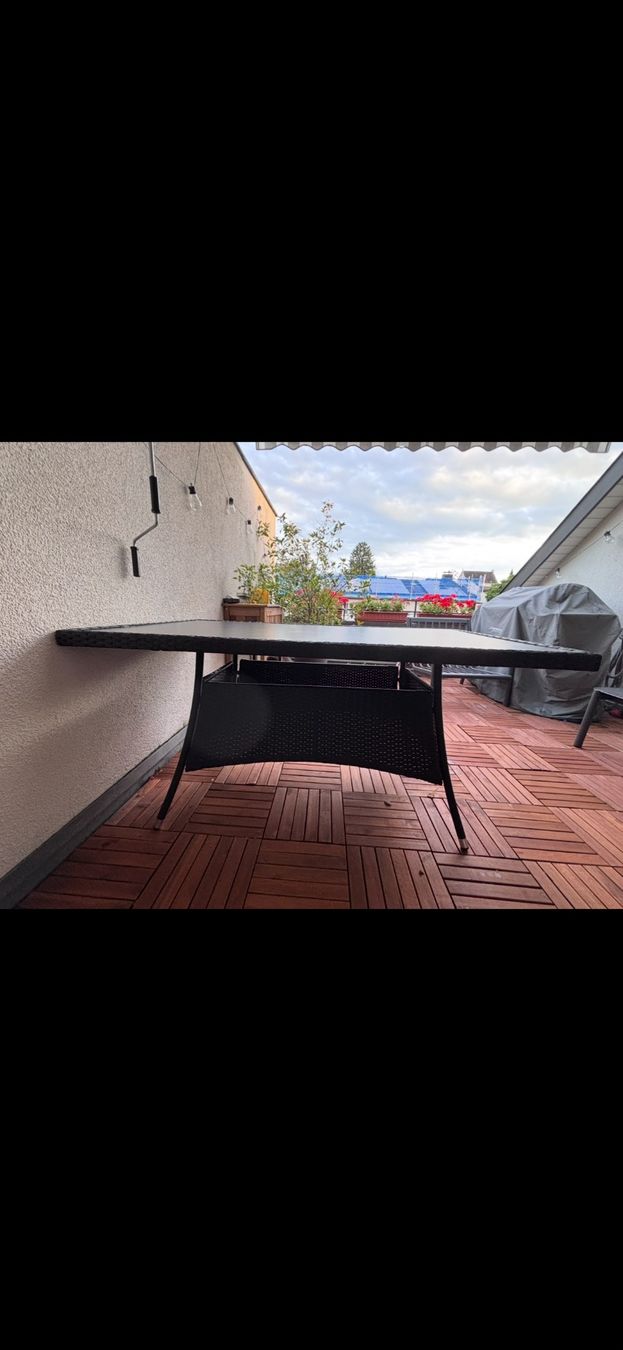 Set di tavolo e panche: Rattan Tisch und 6 Stühle – Usato da Dübendorf venduto da eva_fb5z 1
