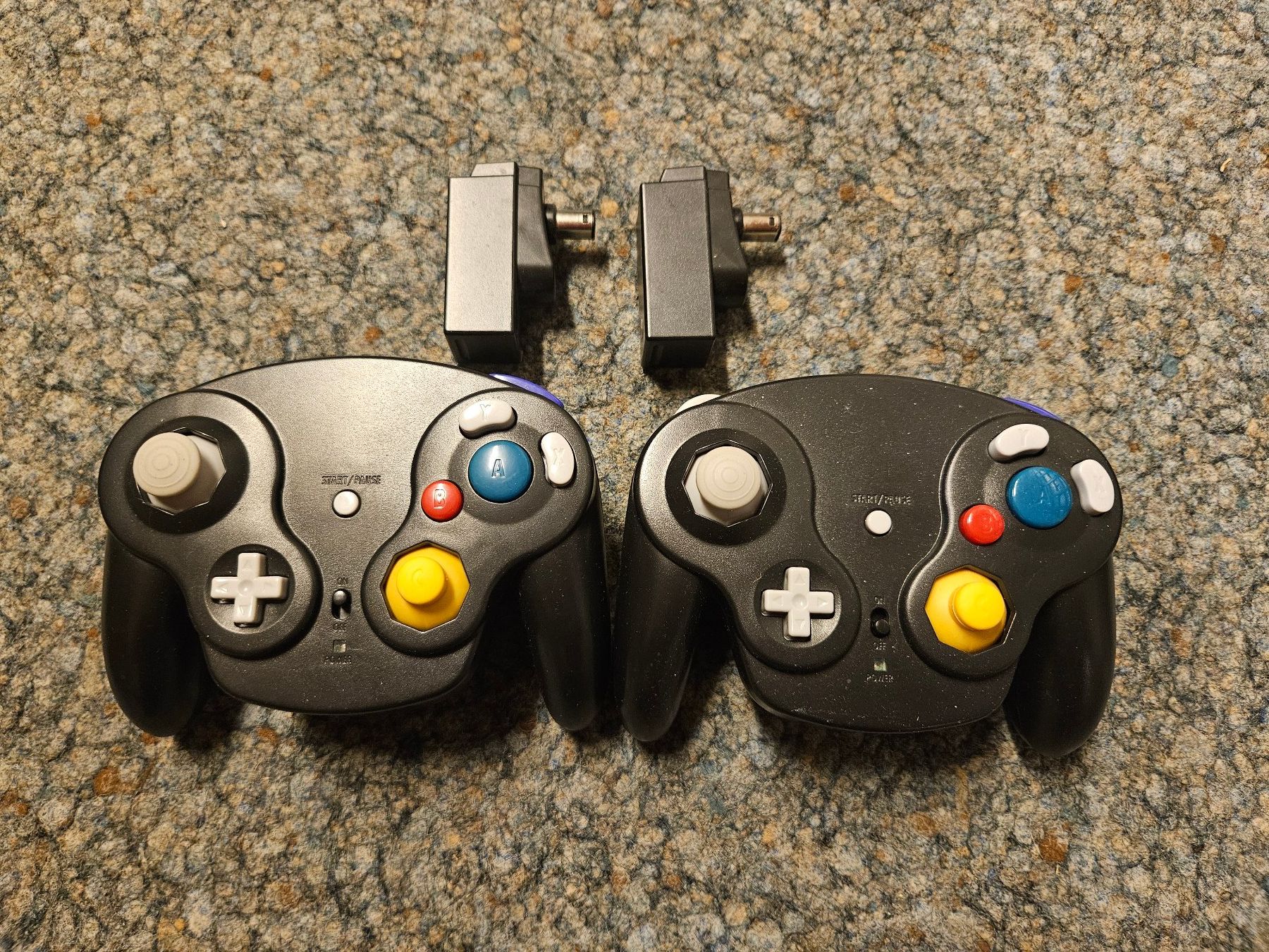 Controller: 2x Nintendo Gamecube Controller Schwarz mit Adapter – Usato da Hindelbank venduto da GameBoy1981