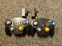 2x Nintendo Gamecube Controller Schwarz mit Adapter
