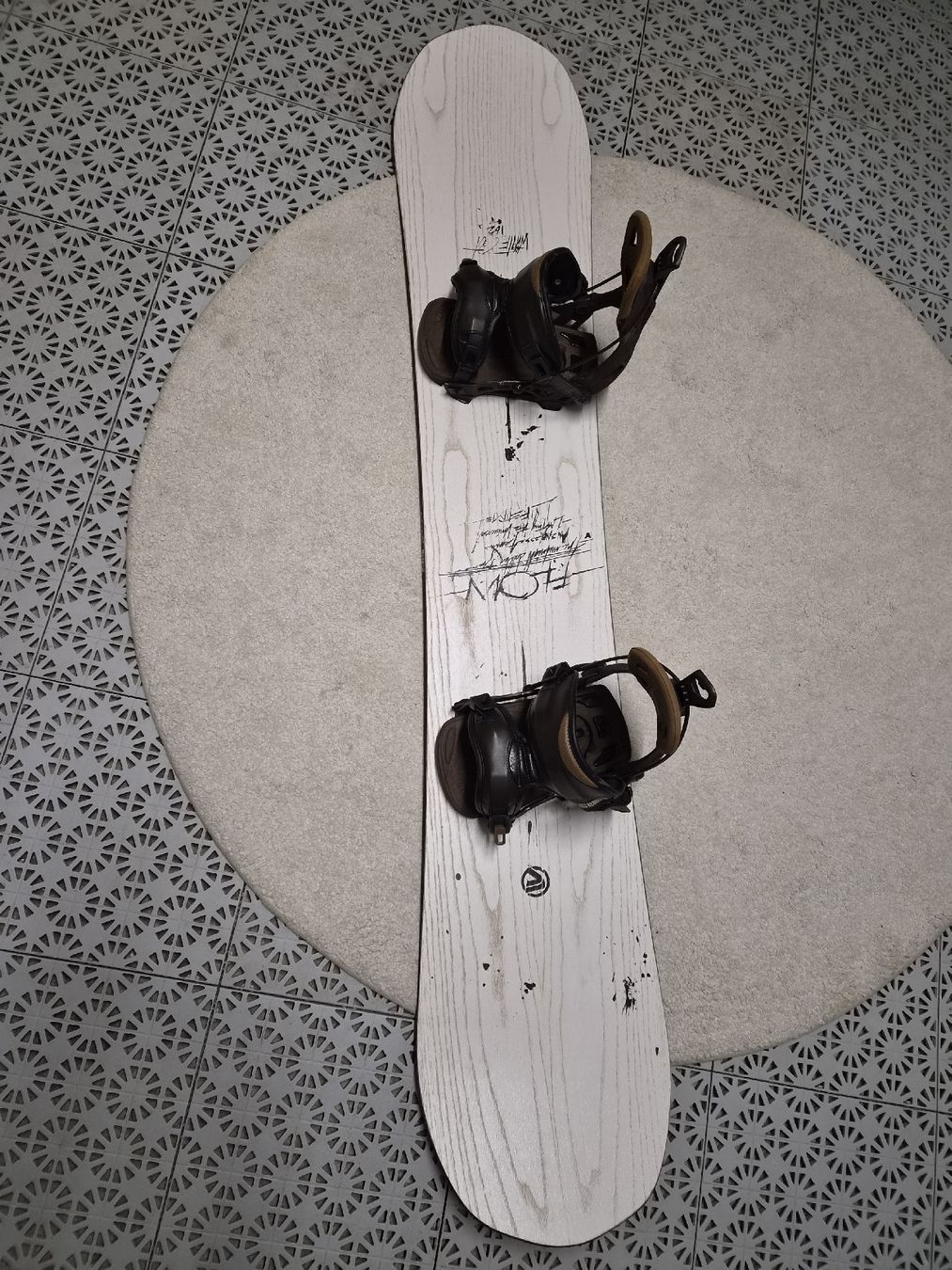 Board: Flow Snowboard mit Bindungen – Usato da Herzogenbuchsee venduto da Nitrocircus1512