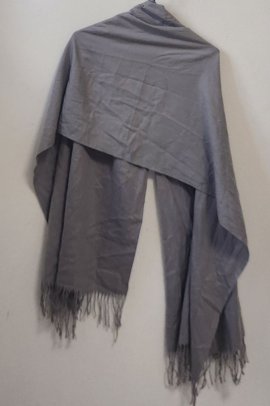 Foulard & Sciarpe: Écharpe en cachemire gris avec franges, 176x67cm – Usato da Niedergösgen venduto da Eva2410 2
