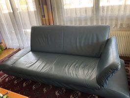 Canapés deux et trois places (et tapis offert)