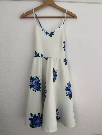 Elegantes Kleid in weiss mit Blumen Grösse S