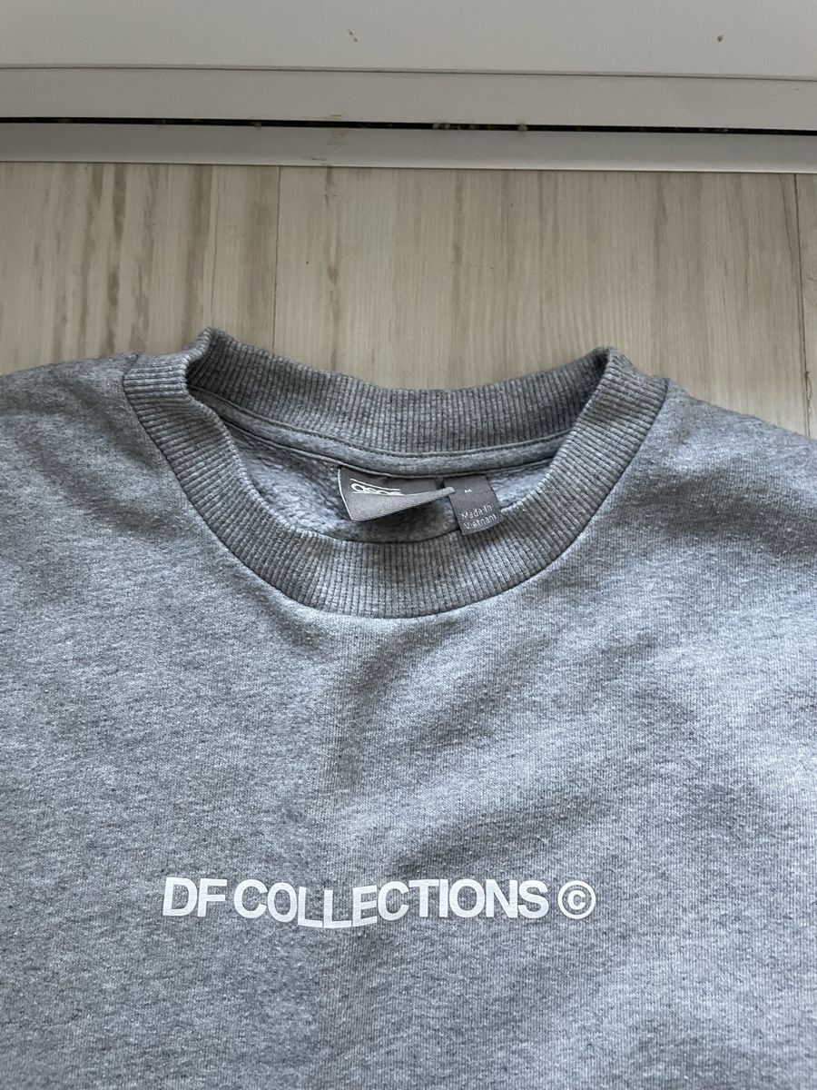 Asos Pullover & Sweatshirts: 2x ASOS Sweaters Butterfly Print M & Black M – Neu (gemäss Beschreibung) aus La Tour de Peilz von bau_sm8d 2