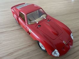 1:43 Modellauto wie auf den Bildern ersichtlich