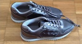Sneaker in Grösse 36