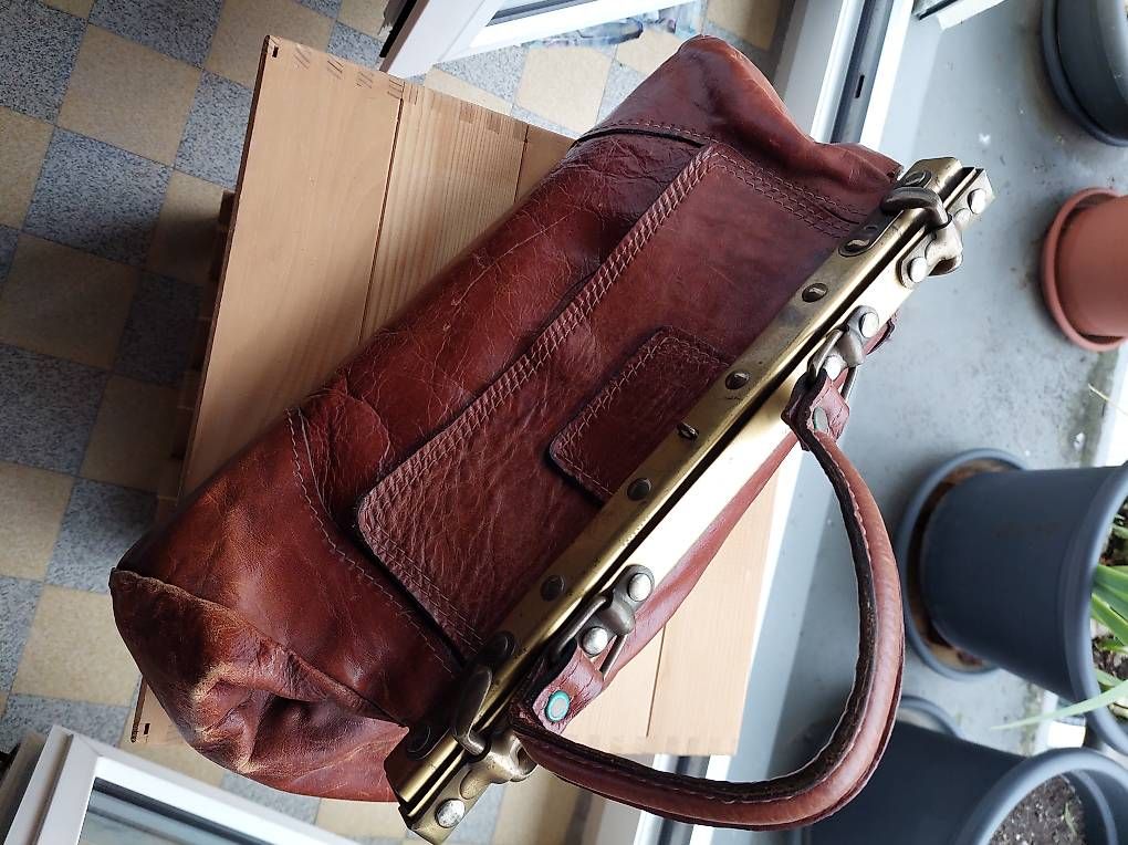 Borse da donna: Vintage Leder-Tasche  – Usato da Biel/Bienne venduto da ChZ10 1