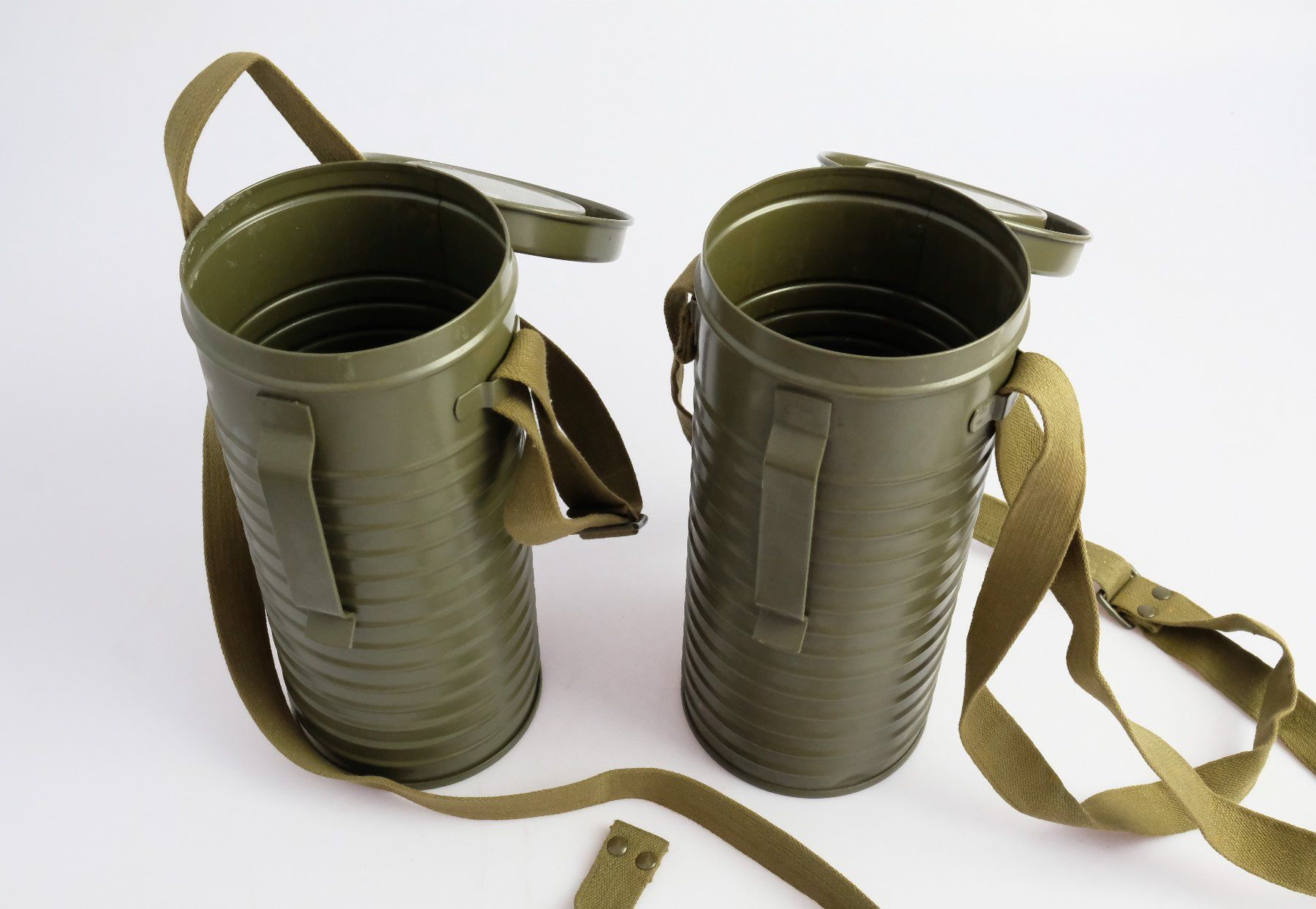 Ausrüstung & Ersatzteile: Zwei Schweizer Armee Gasmasken – Gebraucht aus Volketswil von  5