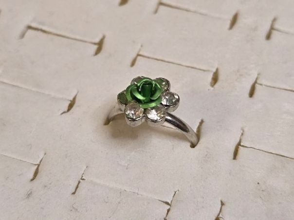 Anelli: Bague ajustable, rose verte, strass, argenté – Nuovo (secondo la descrizione) da Territet venduto da Cenh 1