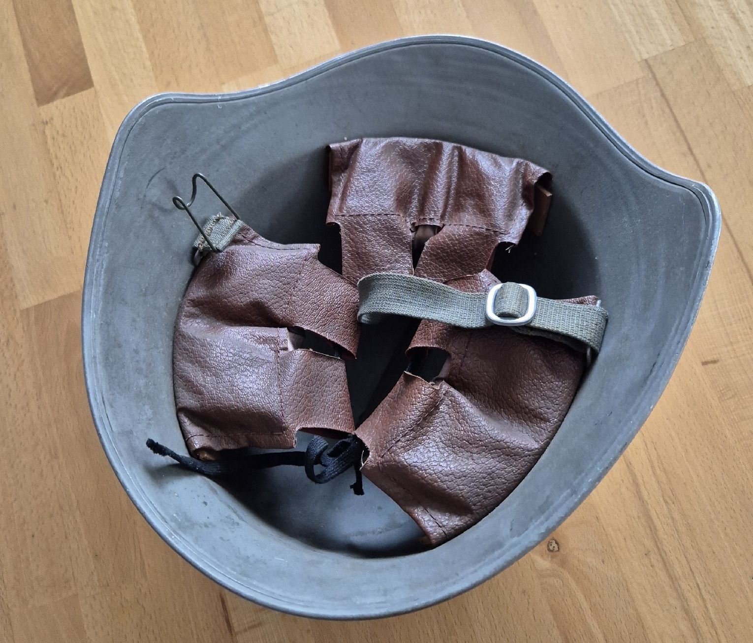 Uniformen & Effekten: Armeehelm – Gebraucht aus Vilters von Fleiflomi 3