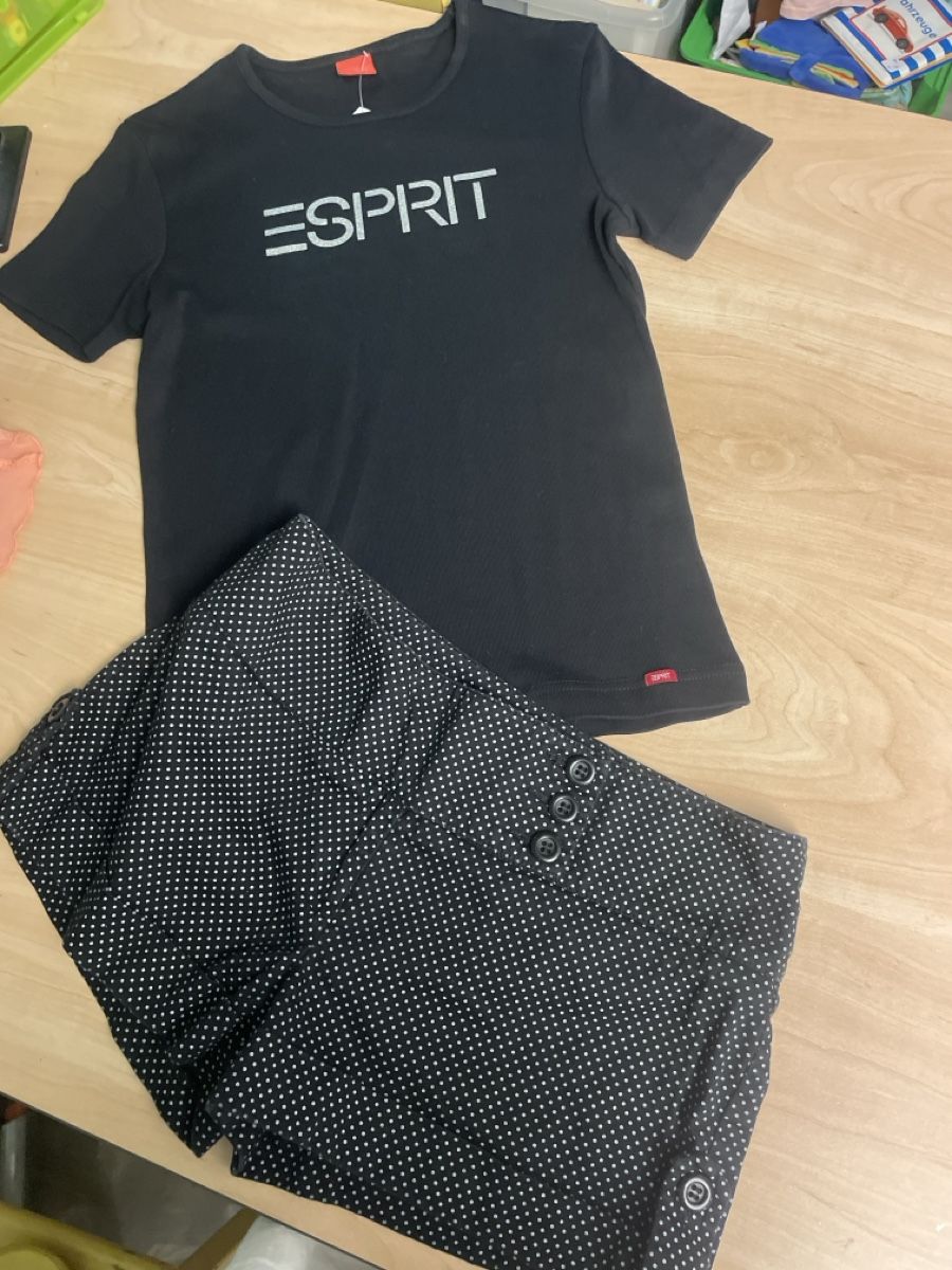 Esprit Lots de vêtements: Schwarzes Esprit Sommerset Gr.M – D'occasion à Obergerlafingen par cabo4