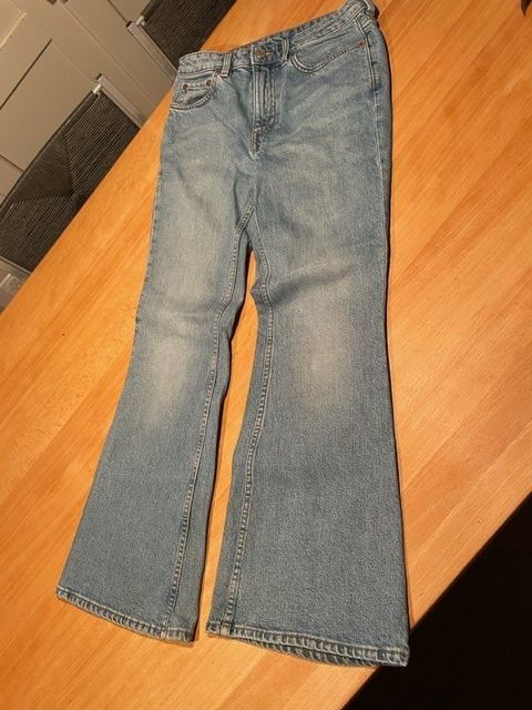 Jeans: Jeans (flared) ca. Gr. 28 – Usato da St.Gallen venduto da NOVEMBER01