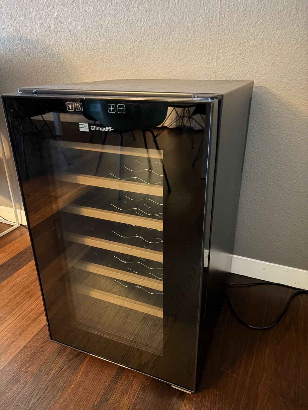 Kühlschrank: Weinkühlschrank, Weinschrank – Gebraucht aus Zug von Magic2001 3