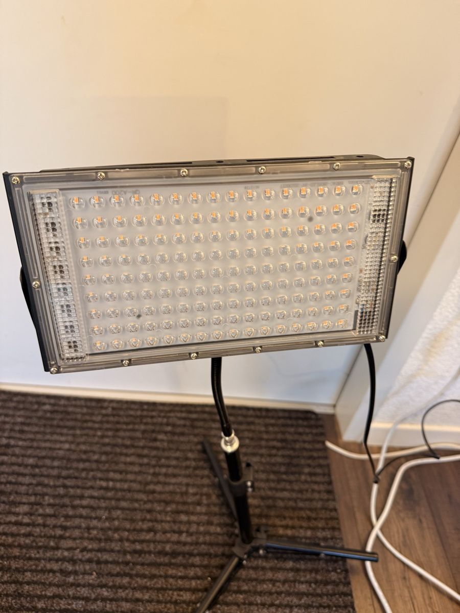Lampes: LED Pflanzenlampe / Grow light – D'occasion à Hausen am Albis par Charlie-Harper 2