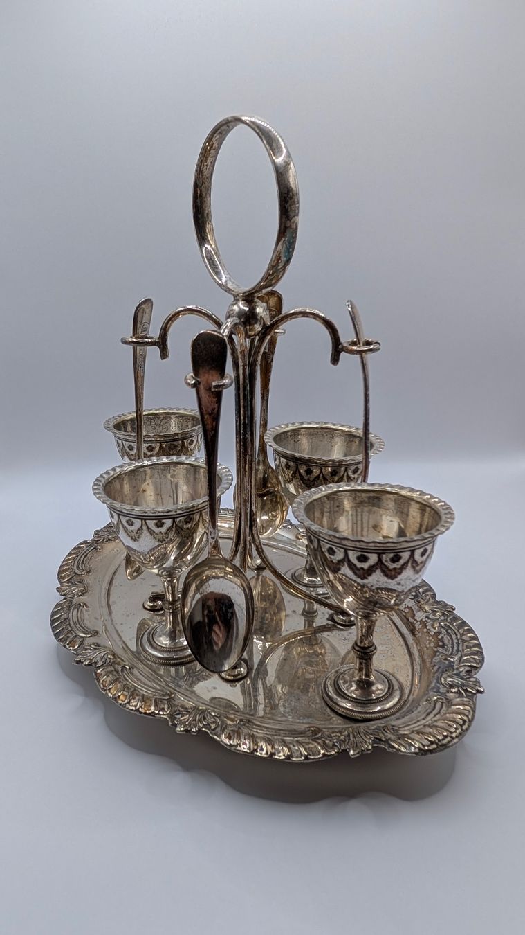 Altre Stoviglie: Antikes Eierbecher-Set (versilbert) mit Tablett und Löffeln – Usato da Winterthur venduto da gubbi79