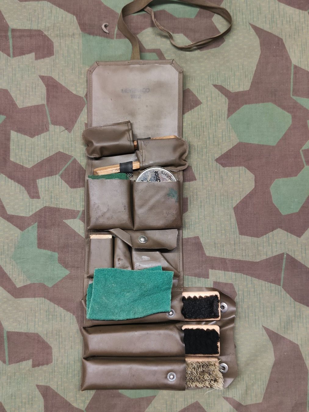 Schweizer Armee Uniformen: Mannsputzzeug Ord. 1967 – Gebraucht aus Bauma von SwissMilitaria 1