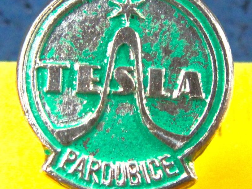 Placchette & Badge: TESLA ANSTECKNADEL SILBRIG GEPRÄGT – Usato da Ettingen venduto da Hausi4711 1
