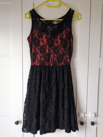 Schwarz-Rotes Kleid mit Spitze Gr. M
