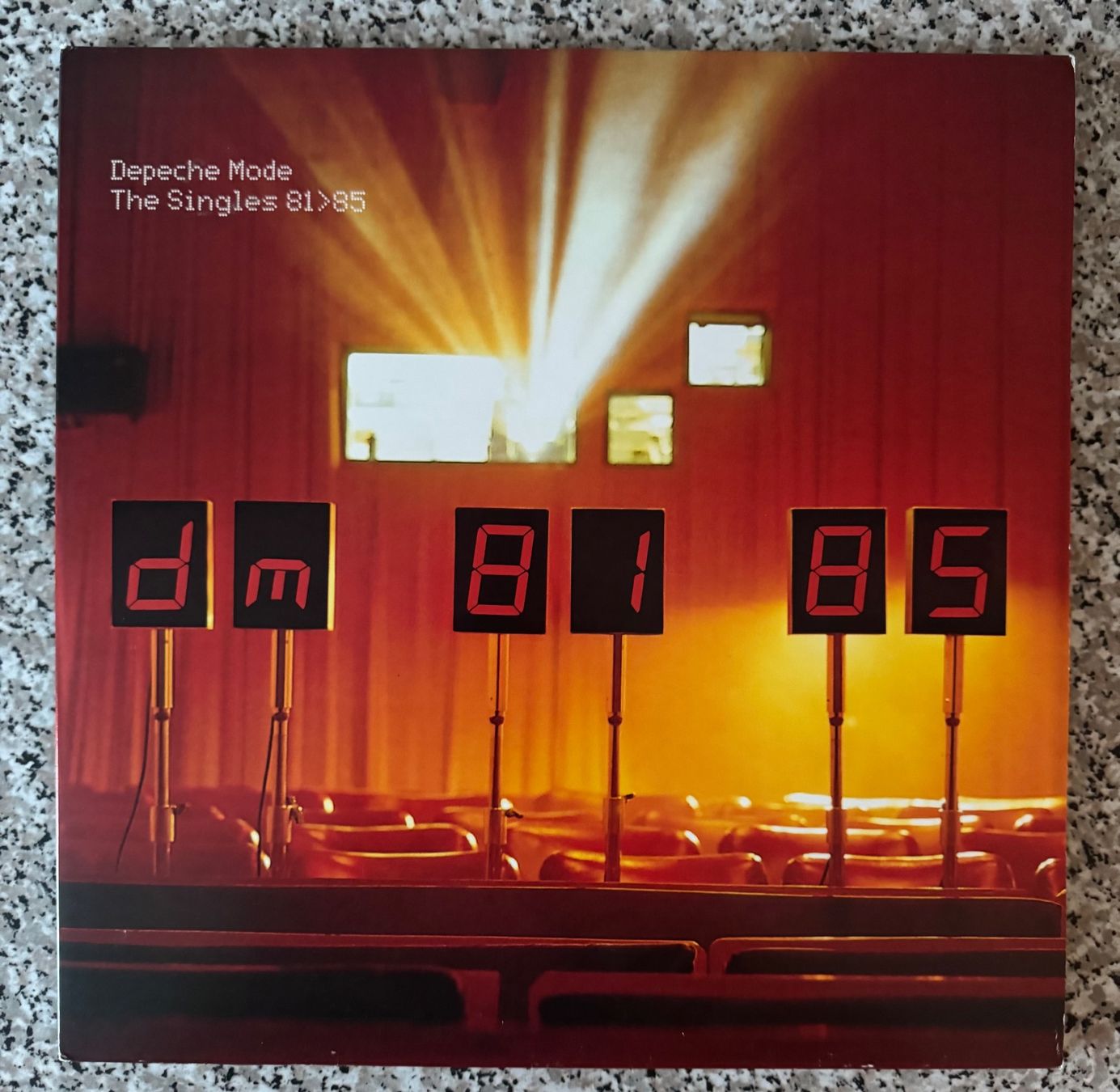 Vinyles: Depeche Mode The Singles 81-85 – D'occasion à Stetten AG par Rvipersnake