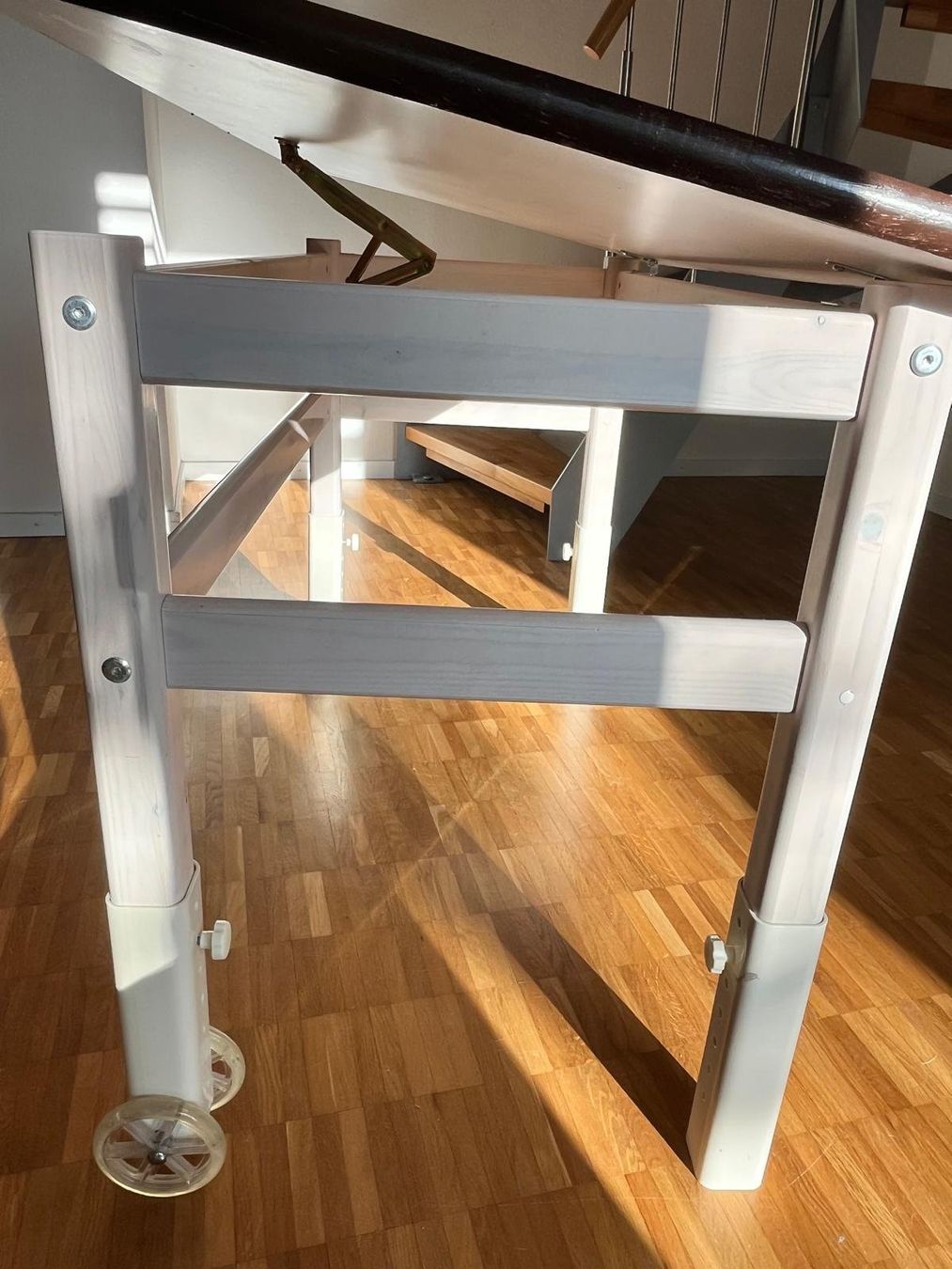Bureaux: Height-Adjustable Work Table / Desk on Wheels | 122 × 65 cm – D'occasion à Dättwil AG par c_c_77th 3