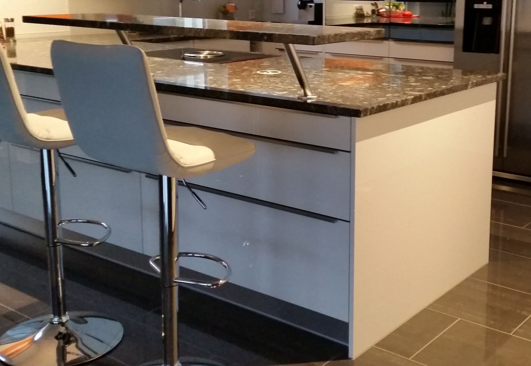 Allestimento di negozi e stand fieristici: Bartheke aus Granit – Usato da Bäretswil venduto da SusiP 1