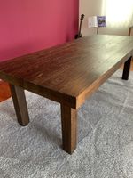 Massiver Holz-Esstisch