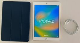 Apple iPad 9.7“ 5. Generation Gold mit Hülle A1822 32GB