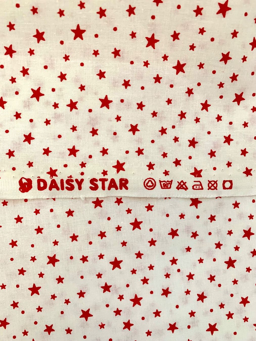 Stoffe: 50cm Stoff mit Sternen weiss/rot, Baumwolle Popeline – Neu und originalverpackt aus Goldach von byBigo 2