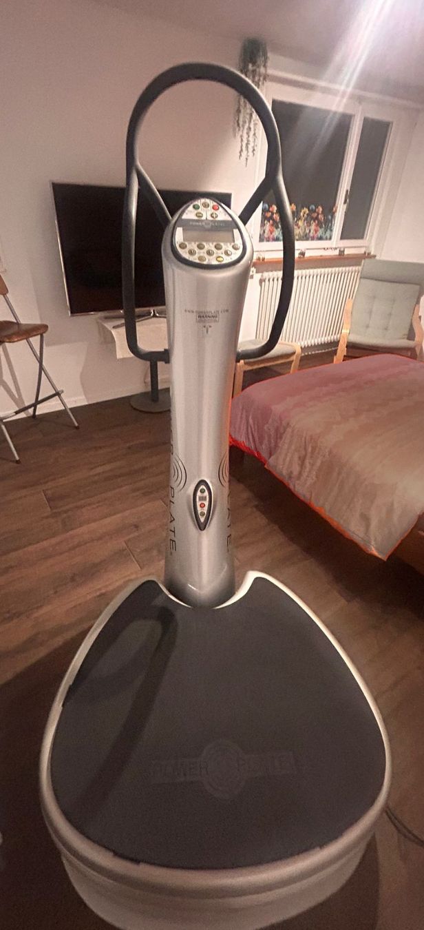 Power Plate Hometrainer: Power Plate Pro 5 AIRdaptive - die Original-Vibrationsplatte – Usato da Emmenbrücke venduto da happydr