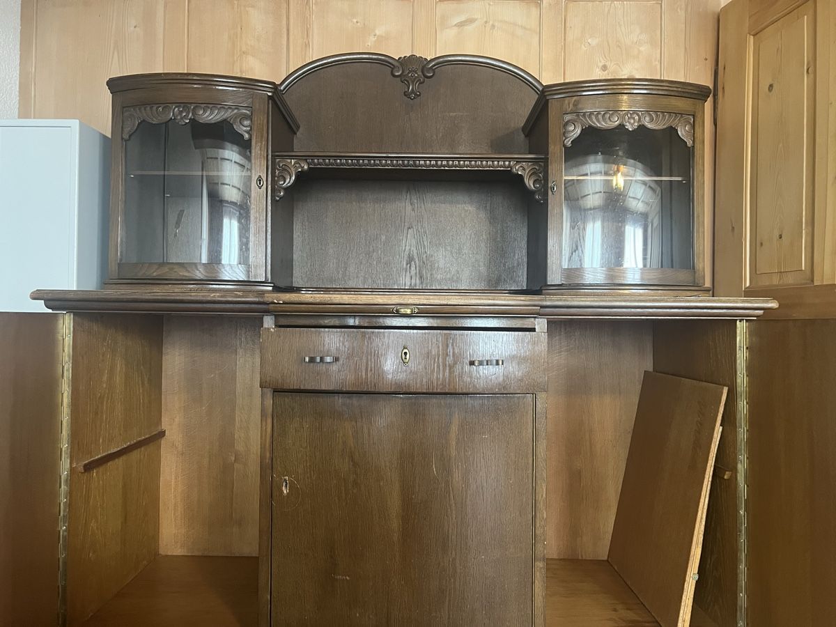 Credenze: Buffet Schrank Vitrine Antik Holz dunkel – Usato da Riggisberg venduto da SamThie 1