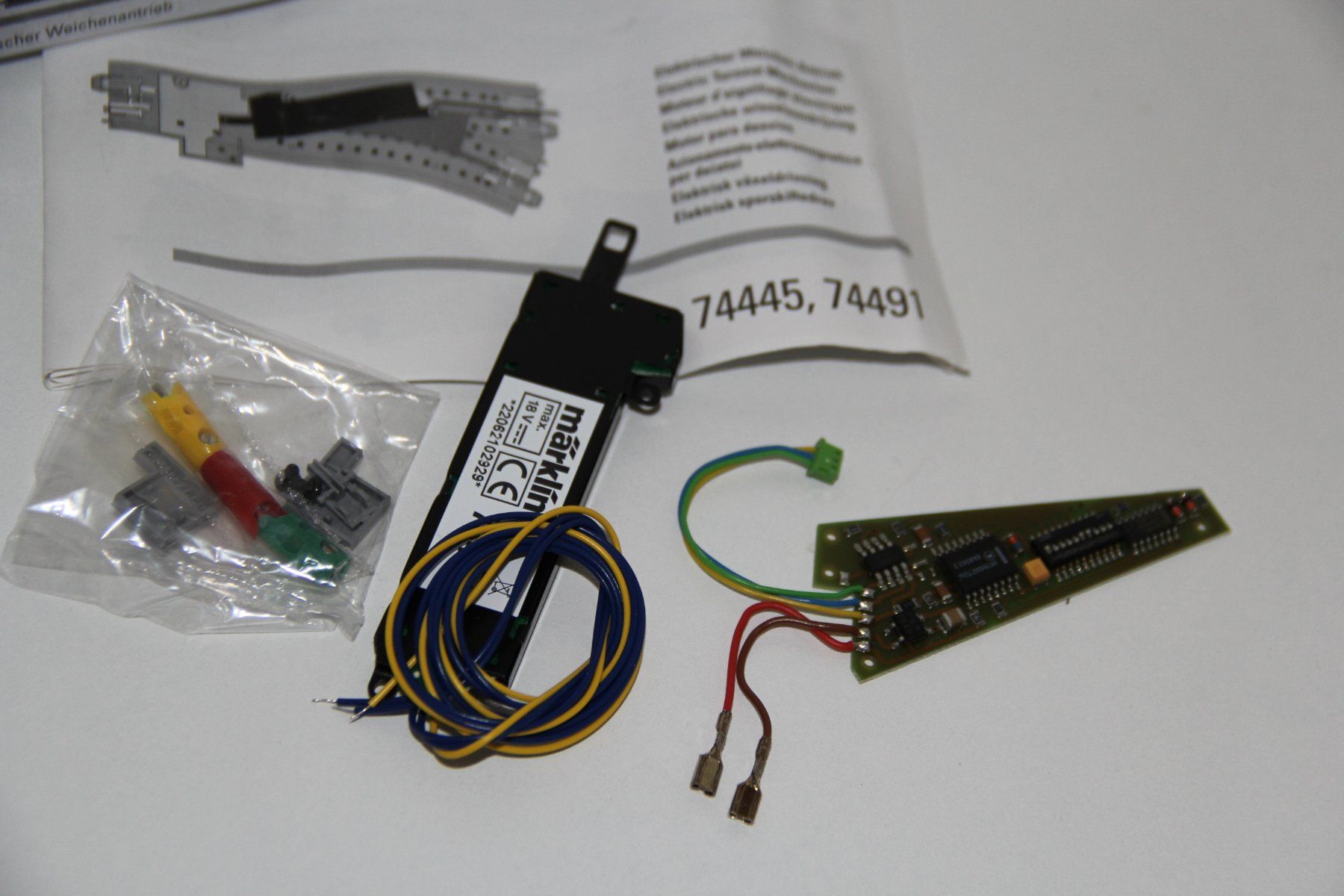Märklin Modellini di ferrovie: Märklin C-Gleis Weichen-Antrieb + Decoder / 74490 + 74460 – Nuovo (secondo la descrizione) da Giebenach venduto da eurosportler 1