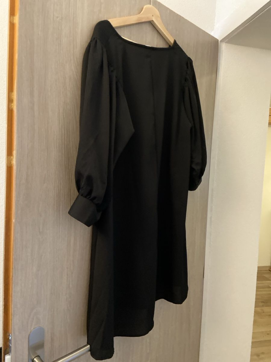 Vestiti: Robe trapèze noir Taille 40 – Usato da Sornard (Nendaz) venduto da delezedoris 3