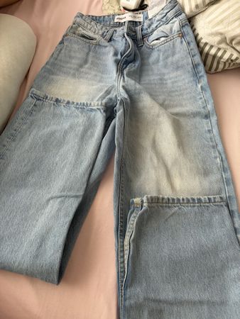 Jeans Bershka Damen hellblau Grösse 32 neuwertig