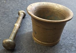 antiker Mörser mit Stössel/ Messing