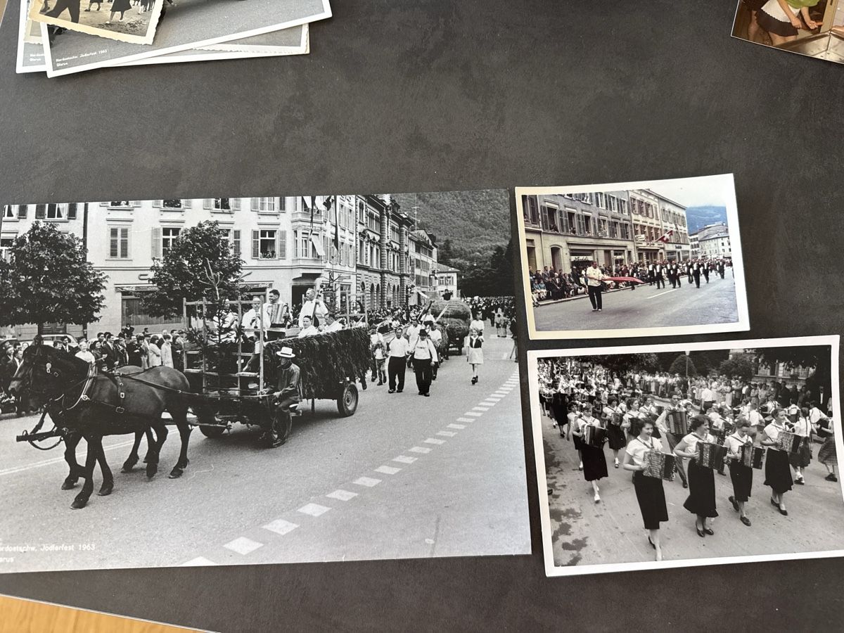 Foto & Immagini: Historisches Glarus, Nordostschweizerisches Jodelfest 1963 – Usato da Neuhausen am Rheinfall venduto da Herufe