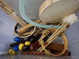 Musikinstrumente Set Rhythmus Perkussion gebraucht Zustand