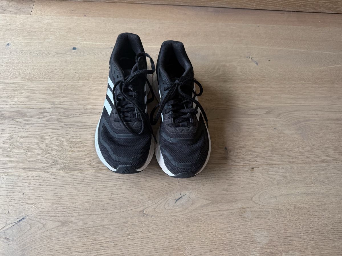 Adidas Herrenschuhe: Adidas Turnschuh 36.5 – Gebraucht aus Därstetten von frm_8kkx
