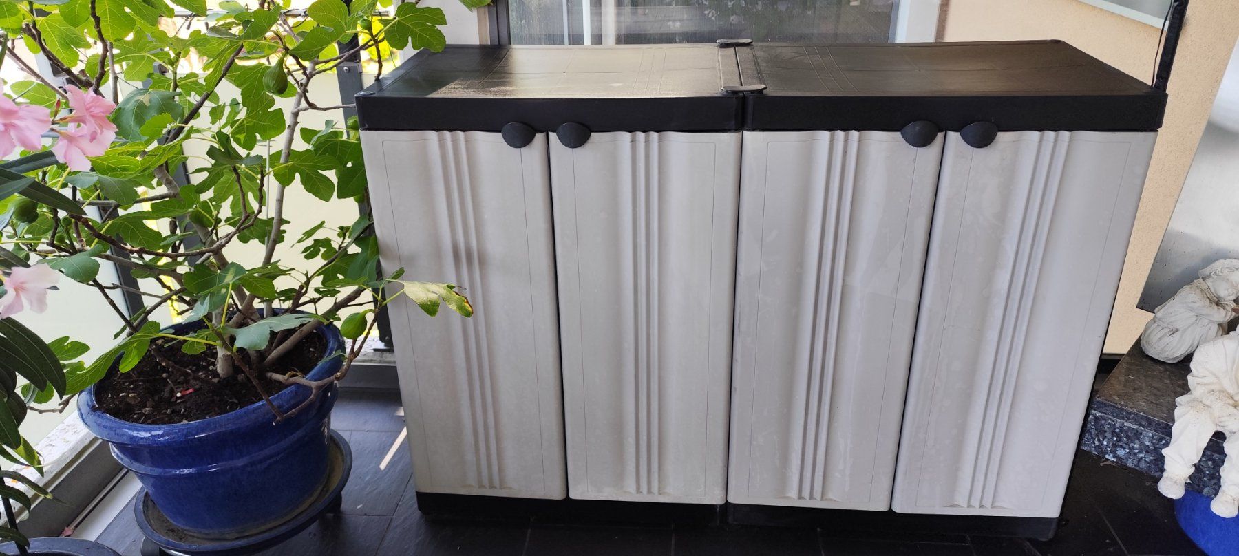 Armadi: Kunststoff-Gartenschrank / Balkonschrank (2er-Set) – Usato da Gersau venduto da irenja