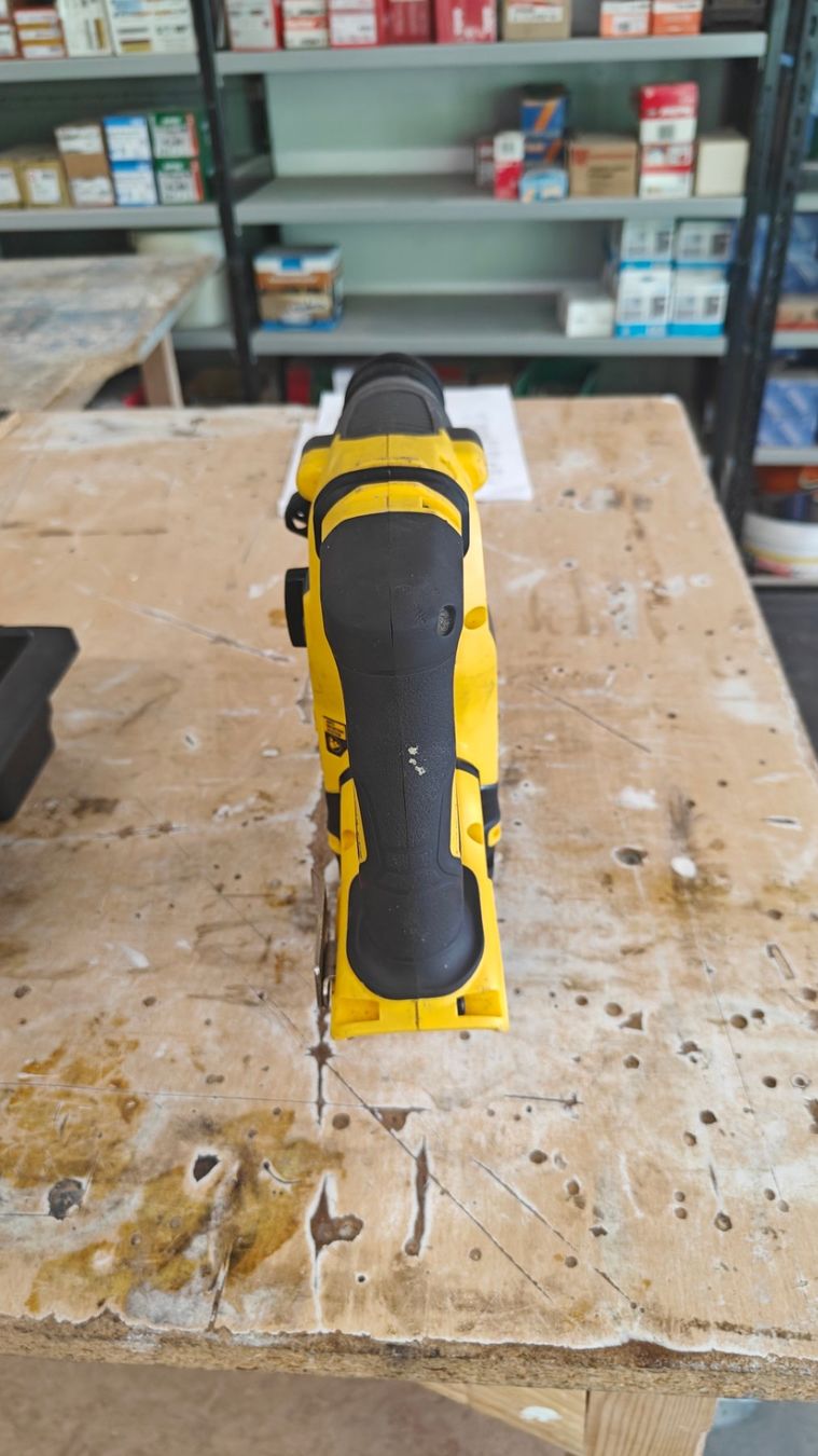 Dewalt Tutti gli attrezzi: Dewalt Akku Schlagbohrmaschine DCH334 – Usato da Waldkirch venduto da Jerom77 3