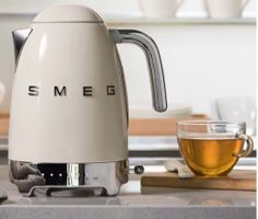 Neuer Smeg Wasserkocher, 1.7 Liter, regulierbar, in cream