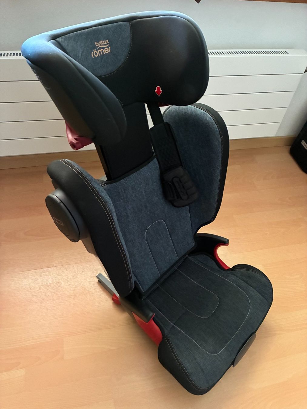 Britax Römer Auto-Kindersitze: Britax Römer Kidfix XP Kindersitz Isofix – Gebraucht aus Langendorf von studi27 5