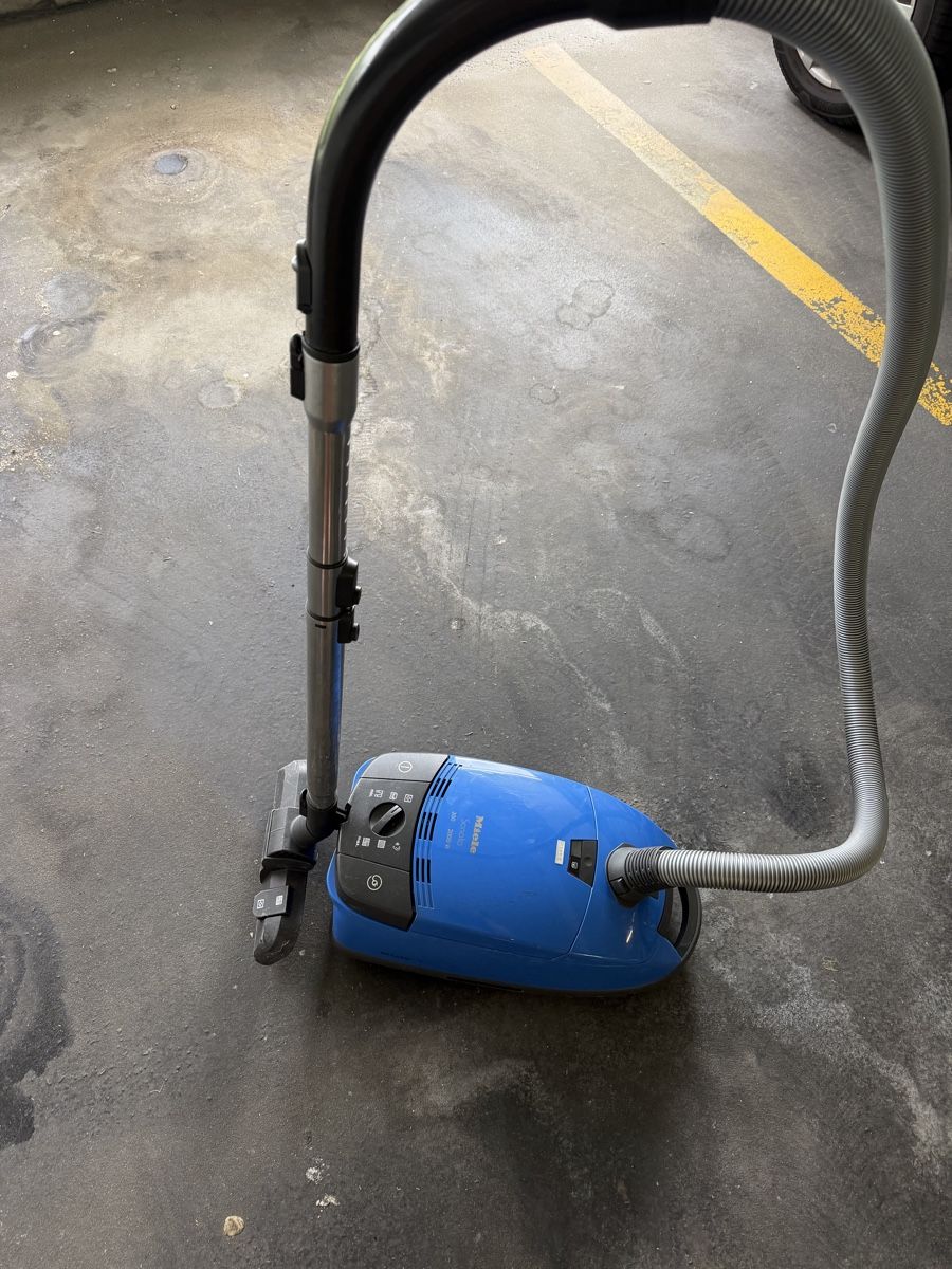 Aspirapolveri & Accessori: Miele Sonata Vacuum Cleaner - Blue, 2000W  – Usato da Wattwil venduto da mkt_s2l5 2