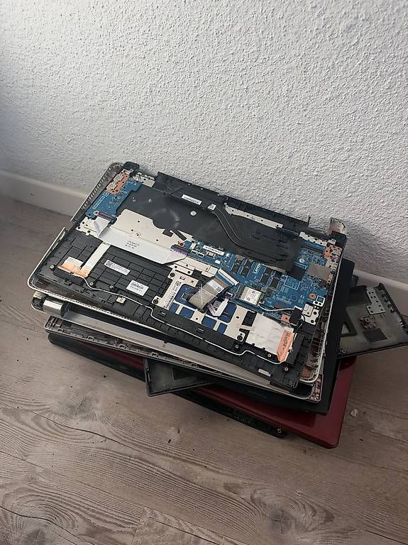 PC: Lot de 10 ordinateur cassé  – Difettoso da La Croix (Lutry) venduto da ize_tts8