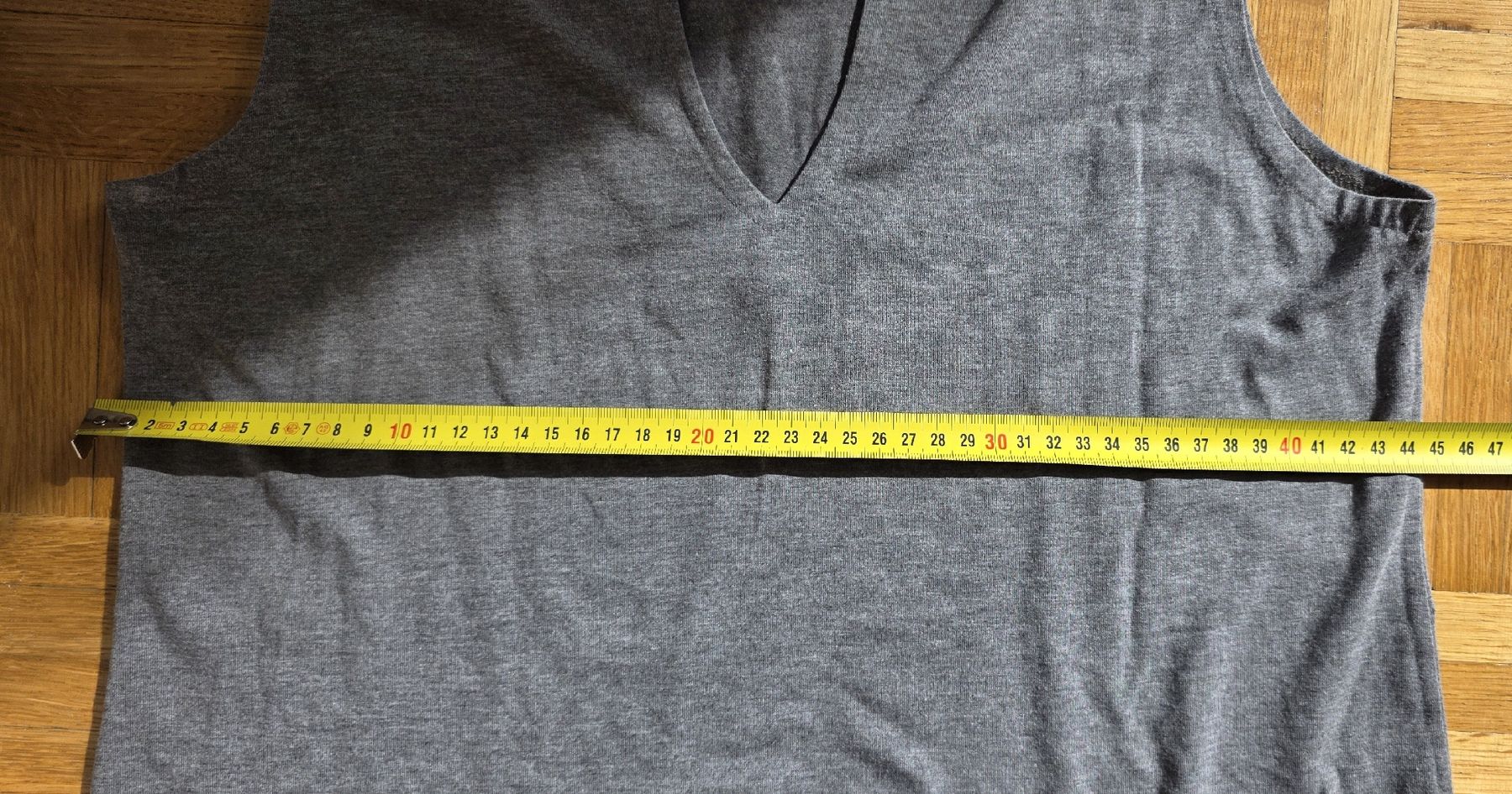 Top: Débardeur gris Suki taille L – Usato da Yverdon-les-Bains venduto da van_dq65 7