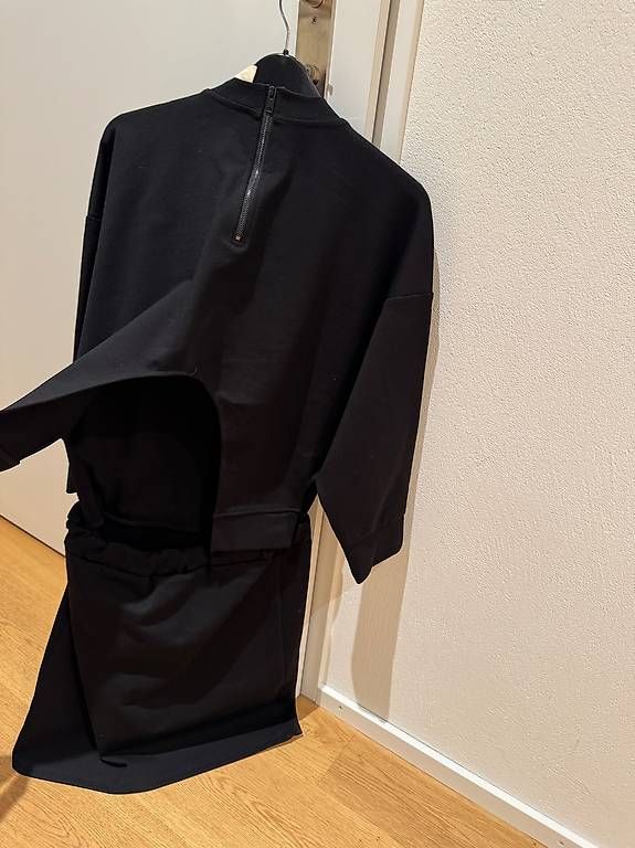 Marc Jacobs Vestiti: Marc Jacobs Kleid Schwarz  Größe M  Luxus – Usato da Schübelbach venduto da Rahnmont 2