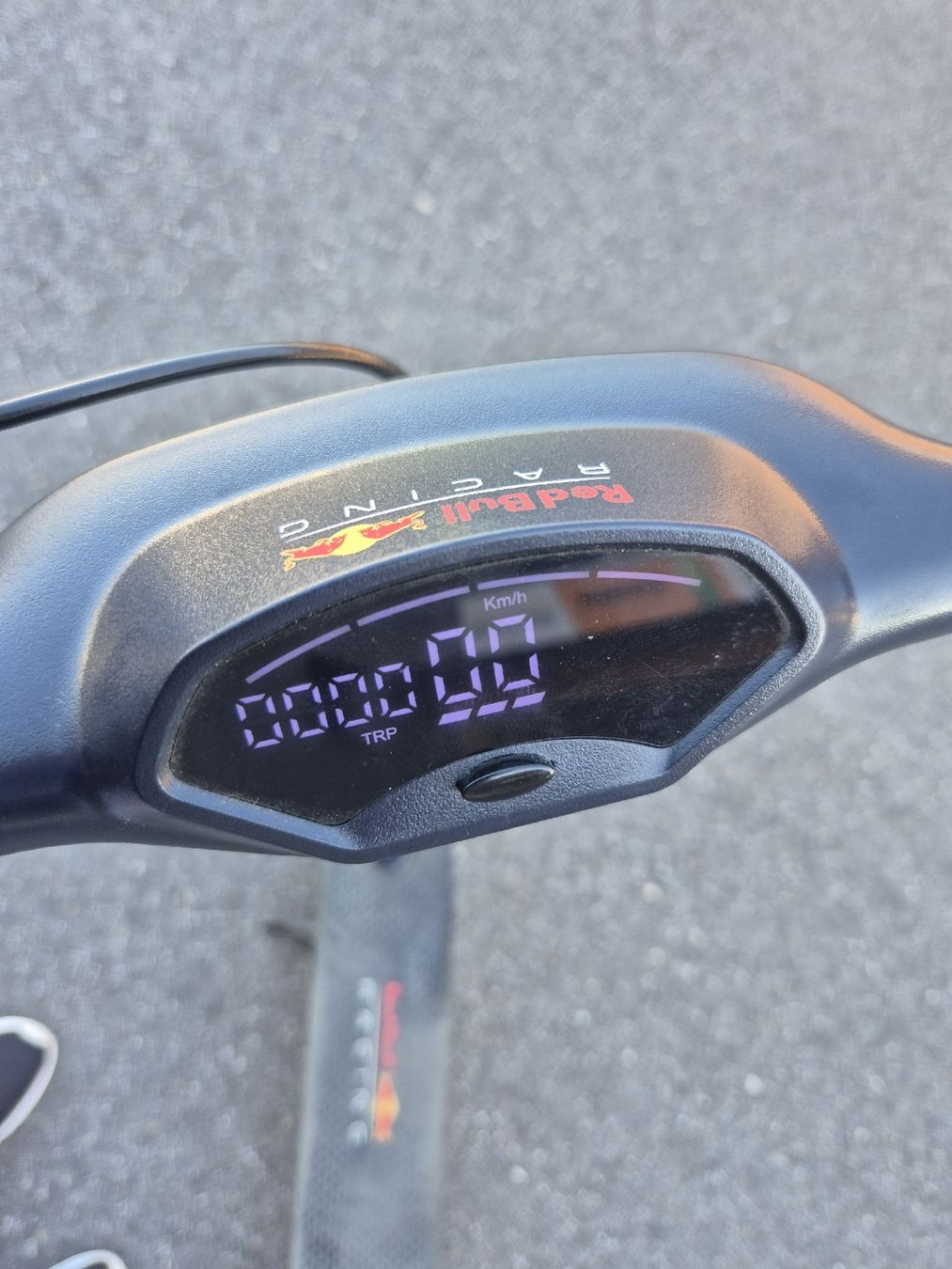 Scooter: Red Bull Racing Elektroscooter E-Trottimit Ladegerät – Usato da Pieterlen venduto da Vane_ssa_92 1