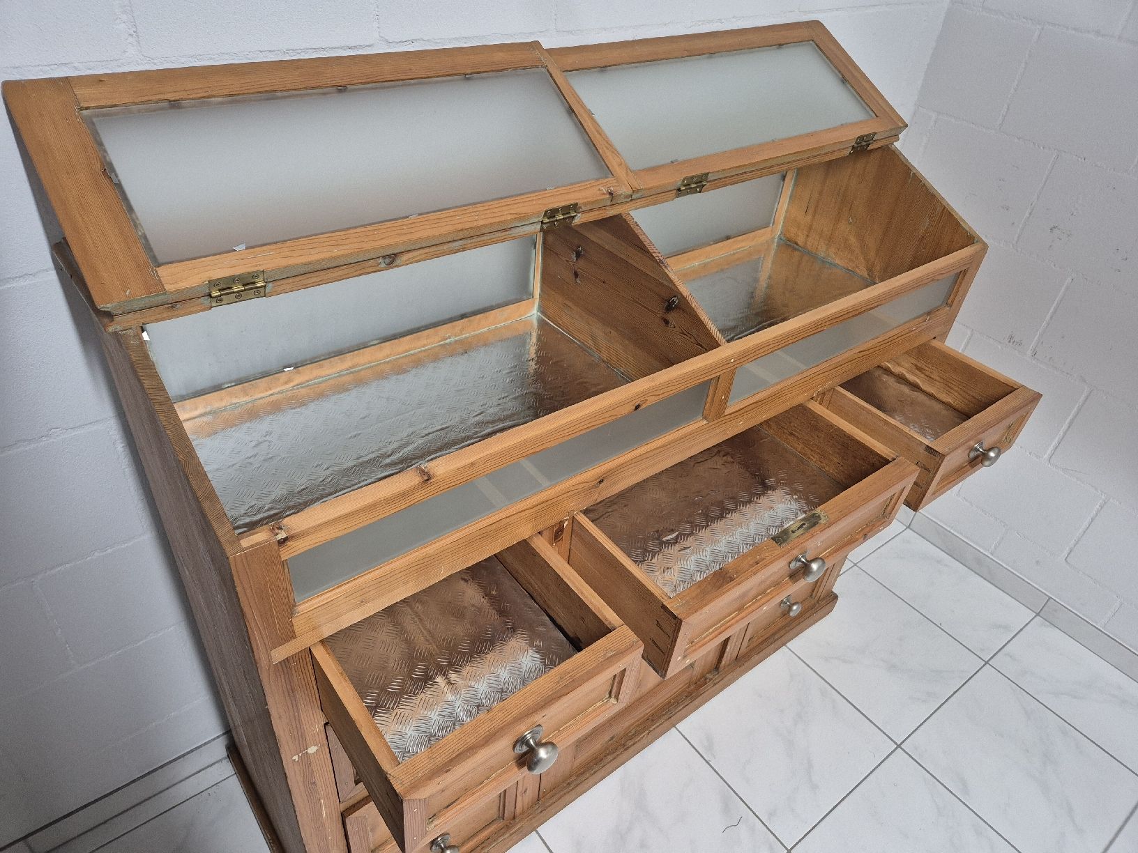 Commodes: Rustikales Apothekermöbel – D'occasion à Merenschwand par Wobisch 2